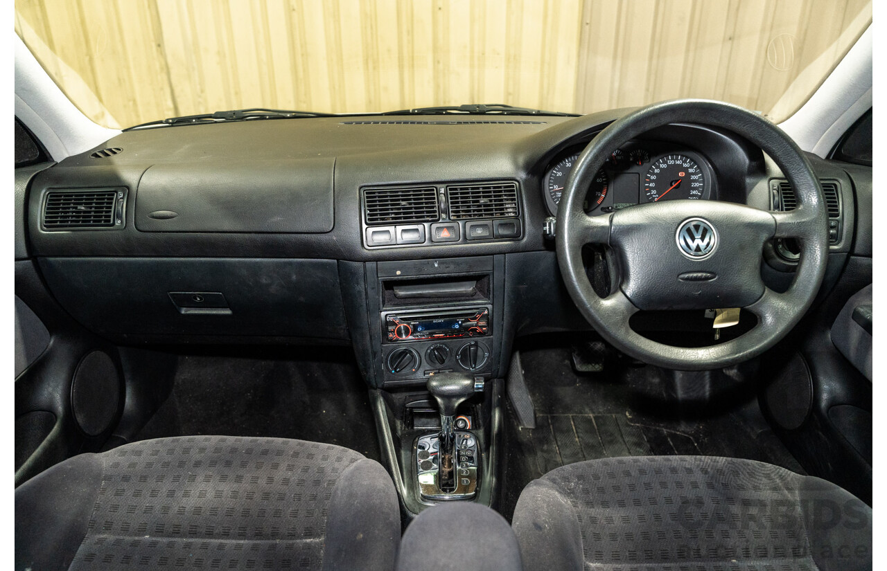 11/2000 Volkswagen Golf GL 5d Hatchback Silver 1.6L