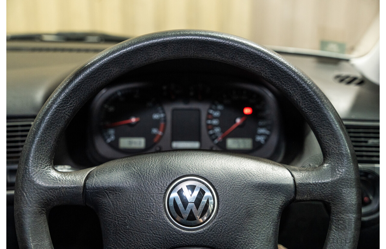 11/2000 Volkswagen Golf GL 5d Hatchback Silver 1.6L