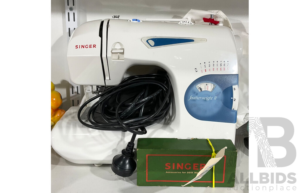 Singer Featherweight II Sewing Machine