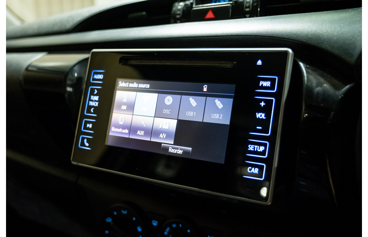 2/2016 Toyota Hilux Workmate TGN121R MY16 2d C/Chas White 2.7L