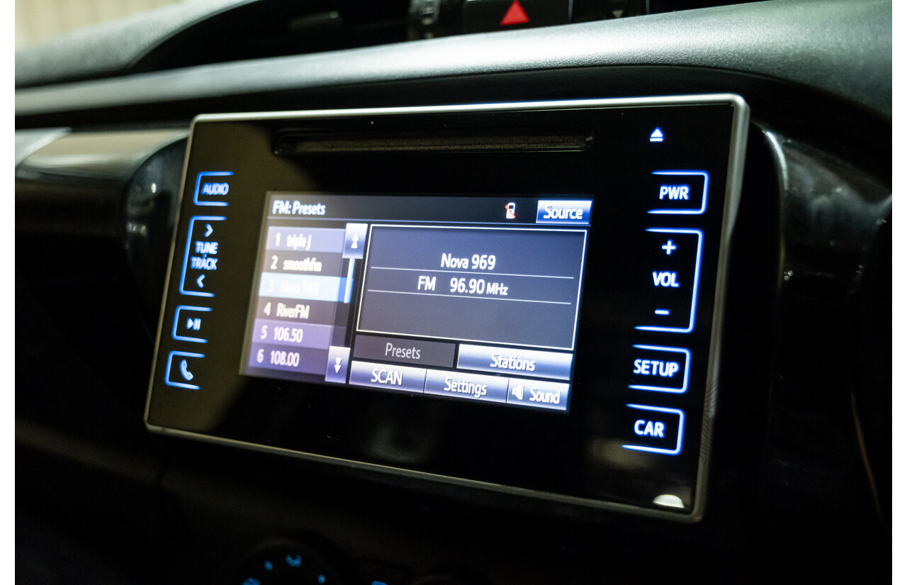 2/2016 Toyota Hilux Workmate TGN121R MY16 2d C/Chas White 2.7L