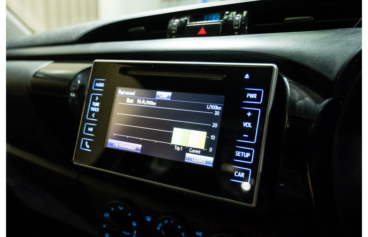 2/2016 Toyota Hilux Workmate TGN121R MY16 2d C/Chas White 2.7L