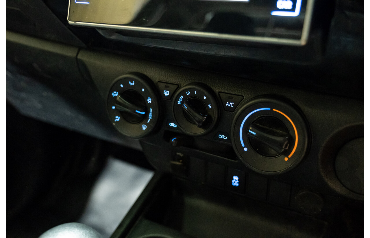 2/2016 Toyota Hilux Workmate TGN121R MY16 2d C/Chas White 2.7L