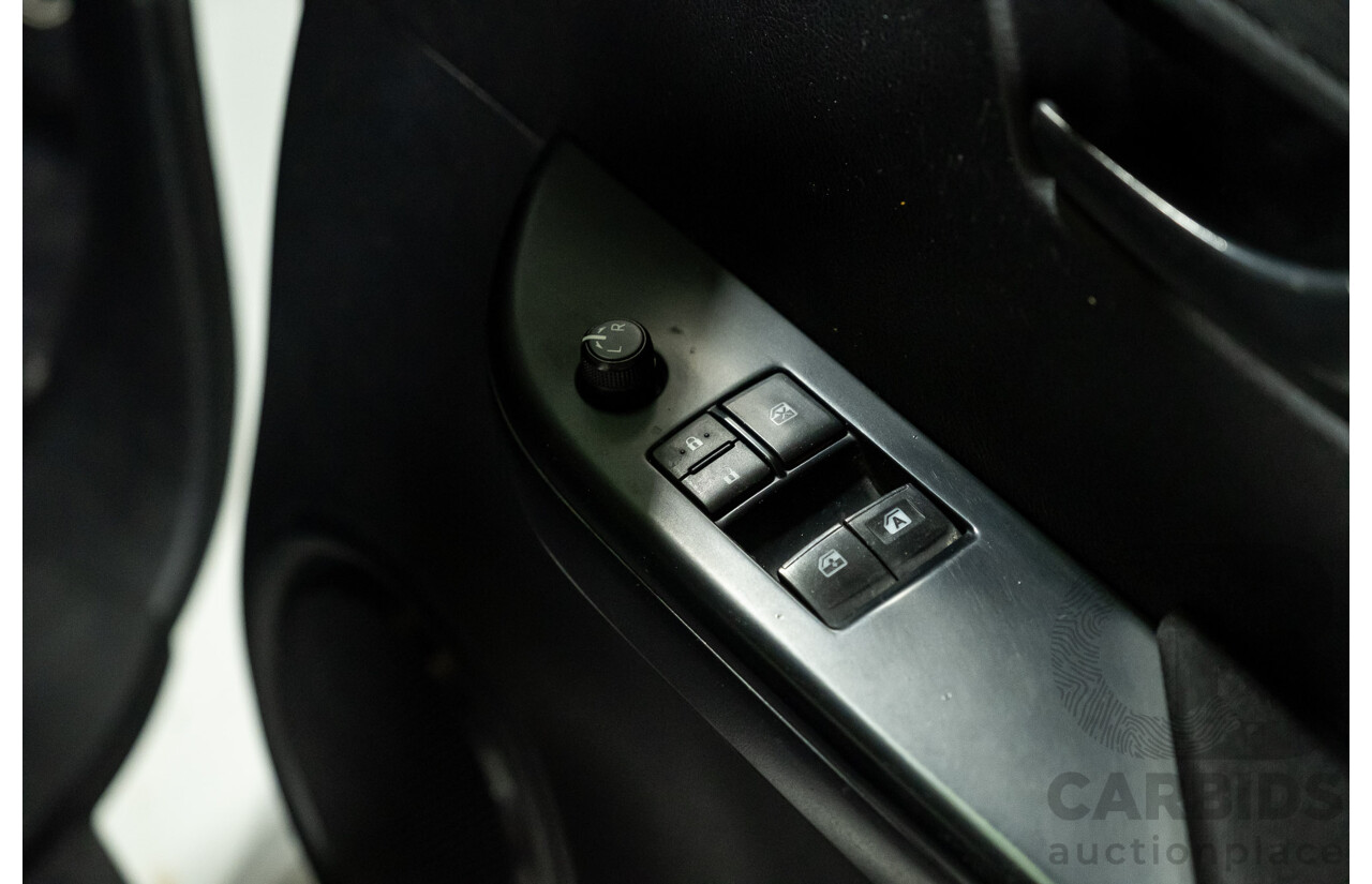 2/2016 Toyota Hilux Workmate TGN121R MY16 2d C/Chas White 2.7L