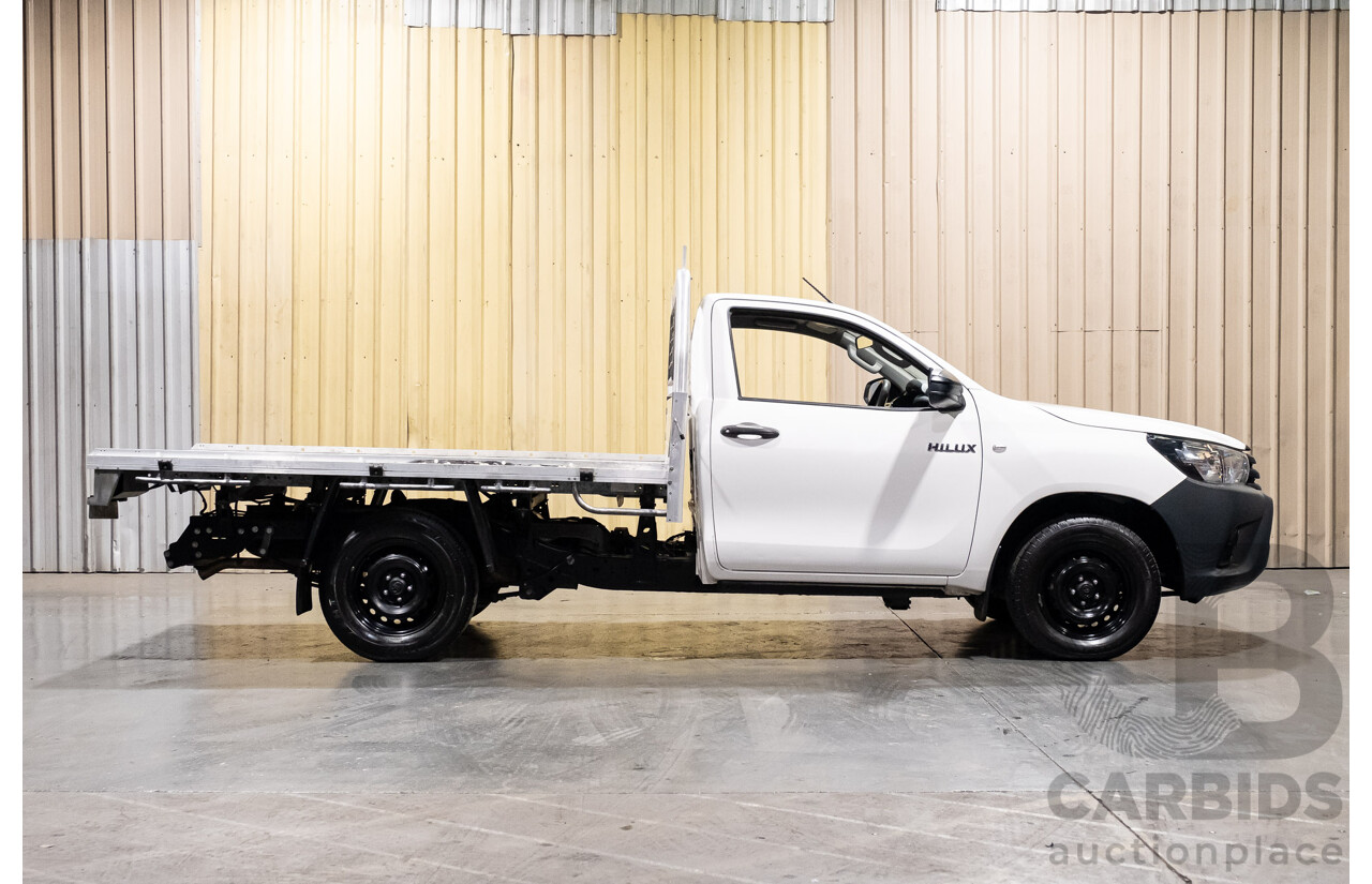 2/2016 Toyota Hilux Workmate TGN121R MY16 2d C/Chas White 2.7L