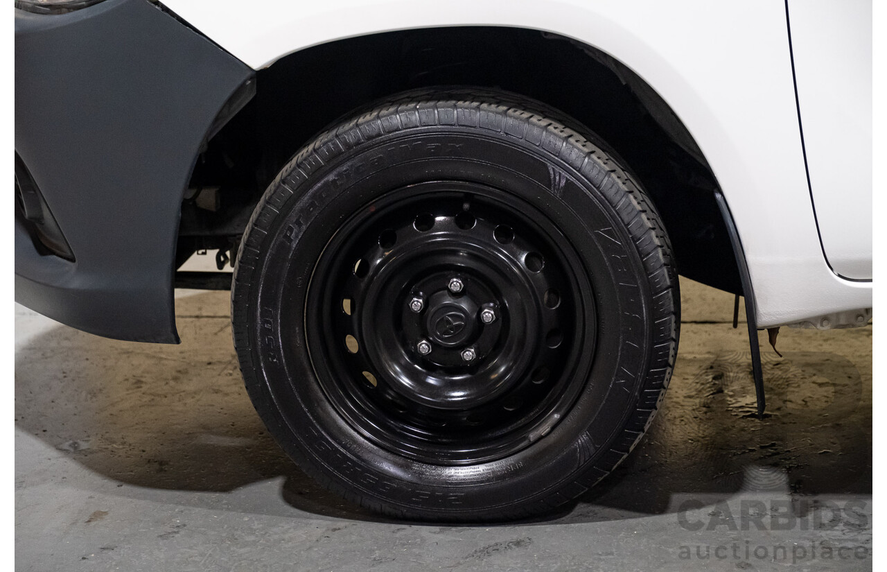 2/2016 Toyota Hilux Workmate TGN121R MY16 2d C/Chas White 2.7L