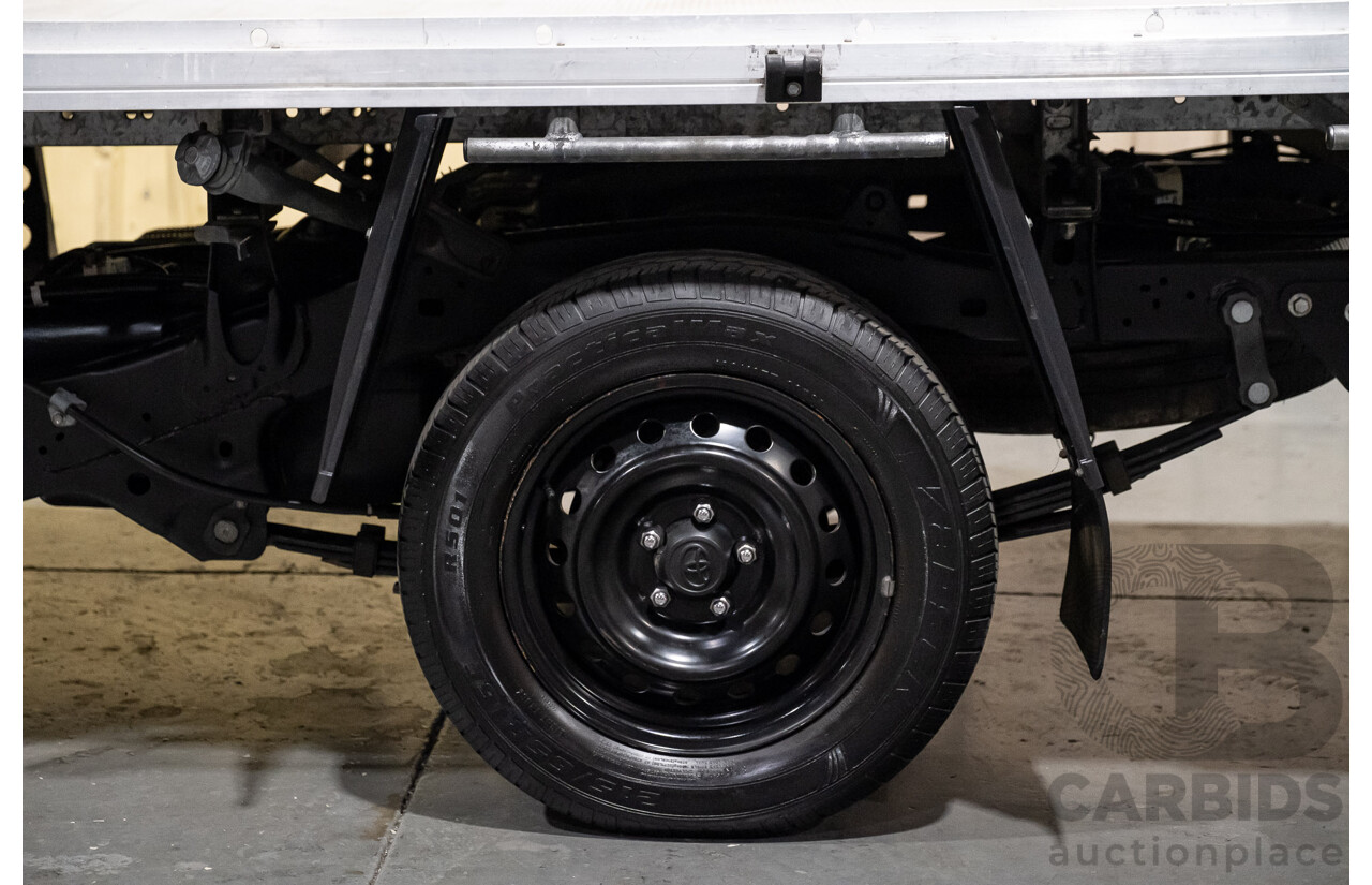 2/2016 Toyota Hilux Workmate TGN121R MY16 2d C/Chas White 2.7L