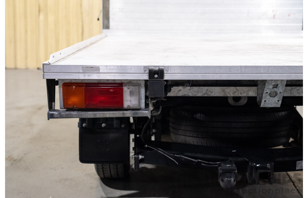 2/2016 Toyota Hilux Workmate TGN121R MY16 2d C/Chas White 2.7L