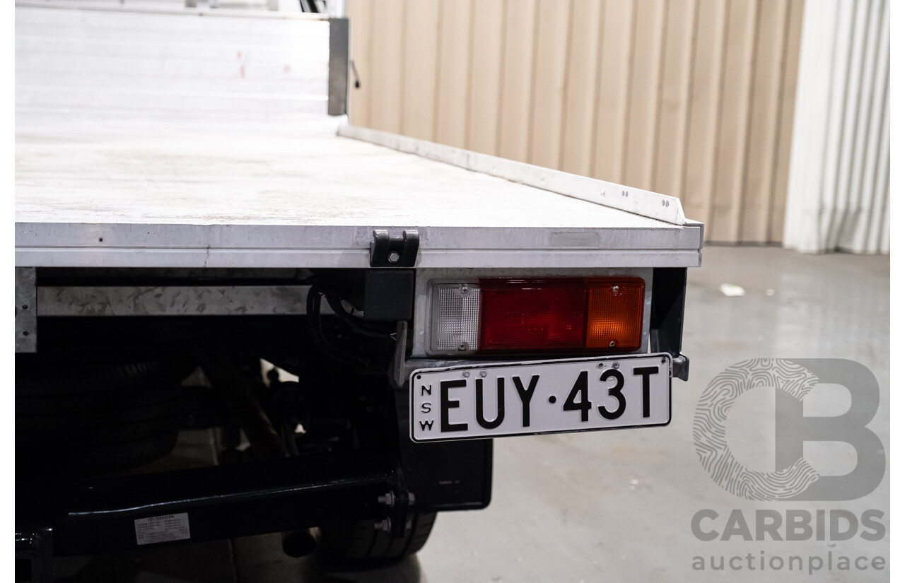 2/2016 Toyota Hilux Workmate TGN121R MY16 2d C/Chas White 2.7L