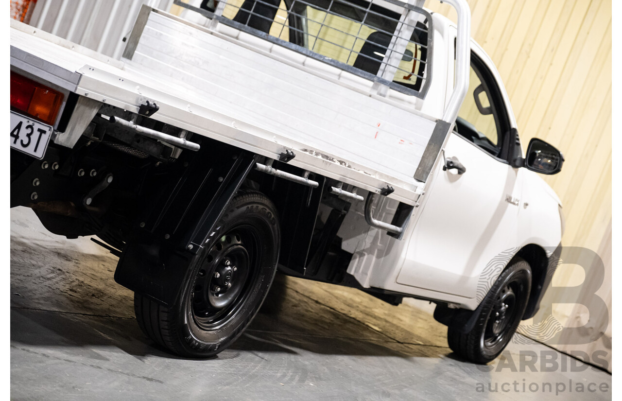 2/2016 Toyota Hilux Workmate TGN121R MY16 2d C/Chas White 2.7L