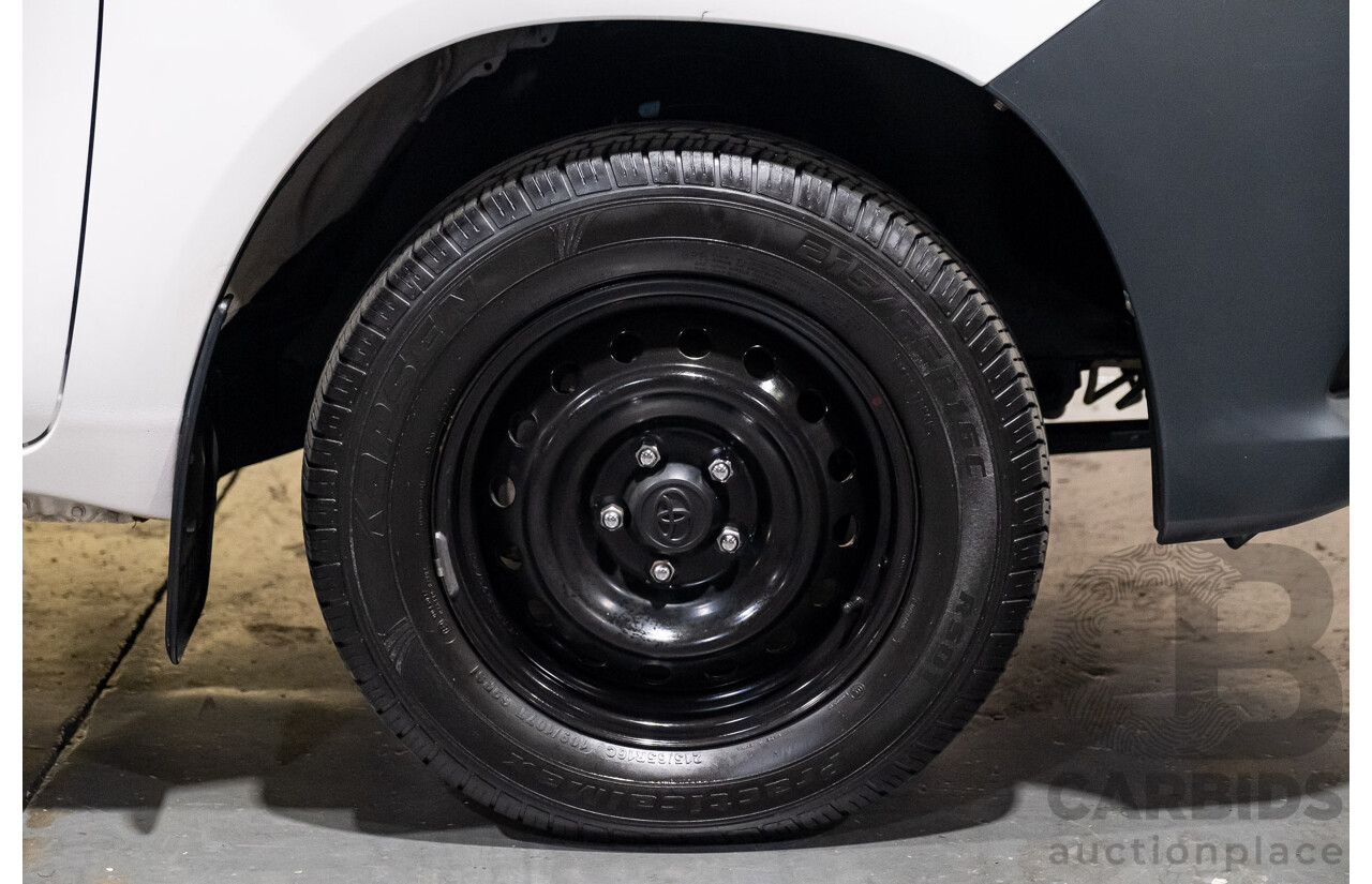 2/2016 Toyota Hilux Workmate TGN121R MY16 2d C/Chas White 2.7L