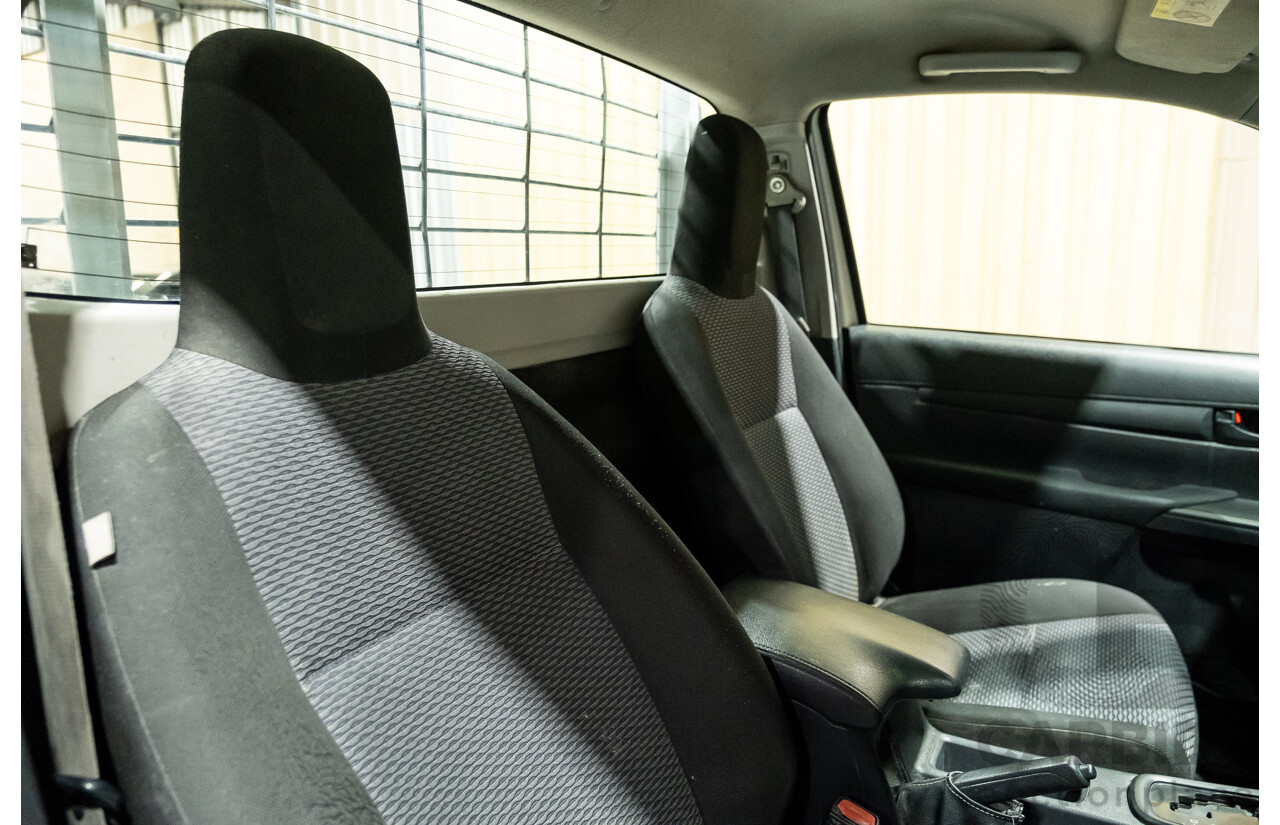2/2016 Toyota Hilux Workmate TGN121R MY16 2d C/Chas White 2.7L