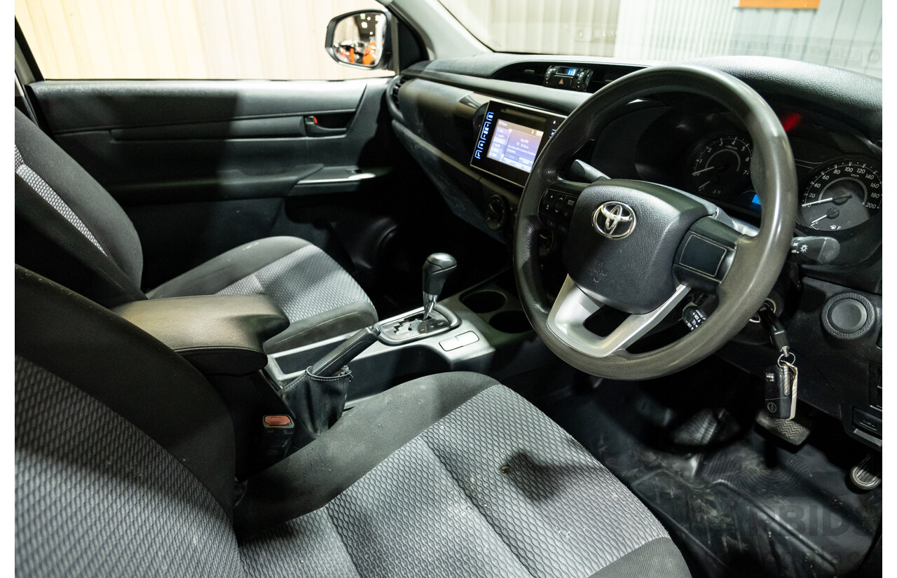 2/2016 Toyota Hilux Workmate TGN121R MY16 2d C/Chas White 2.7L
