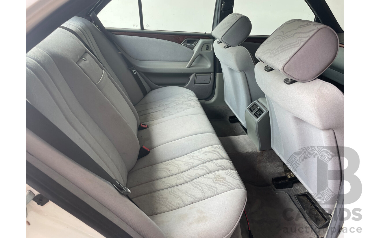 1/1996 Mercedes-Benz E230 Classic W210 4d Sedan White 2.3L