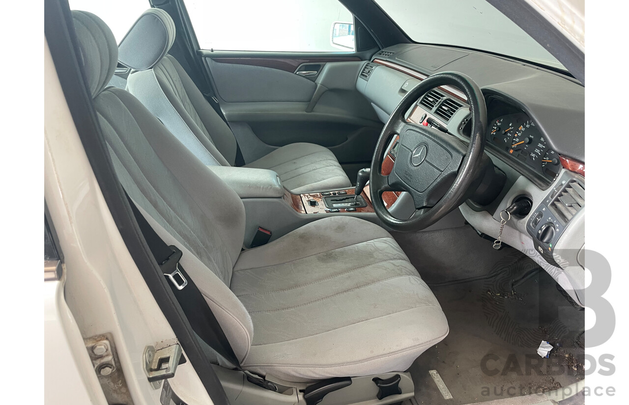 1/1996 Mercedes-Benz E230 Classic W210 4d Sedan White 2.3L