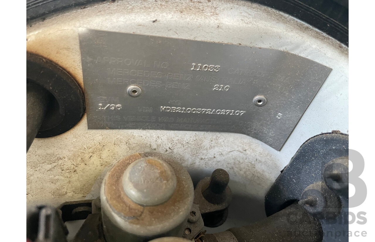 1/1996 Mercedes-Benz E230 Classic W210 4d Sedan White 2.3L