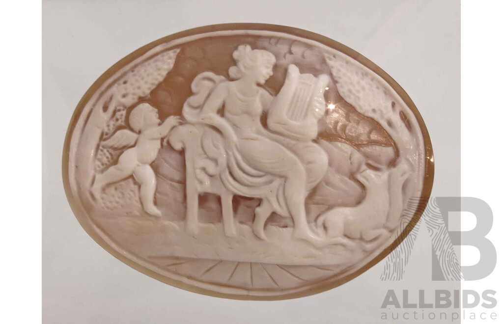 Beautiful Vintage hand-carved Shell Cameo