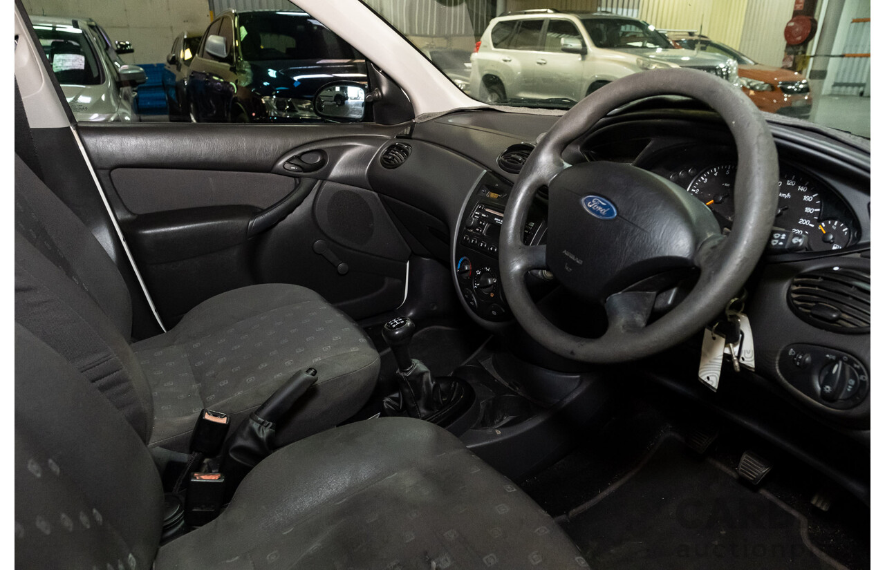 1/2004 Ford Focus SR LR 4d Sedan White 1.8L