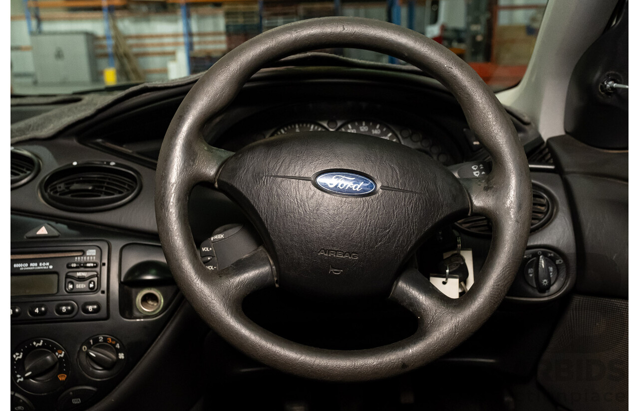 1/2004 Ford Focus SR LR 4d Sedan White 1.8L