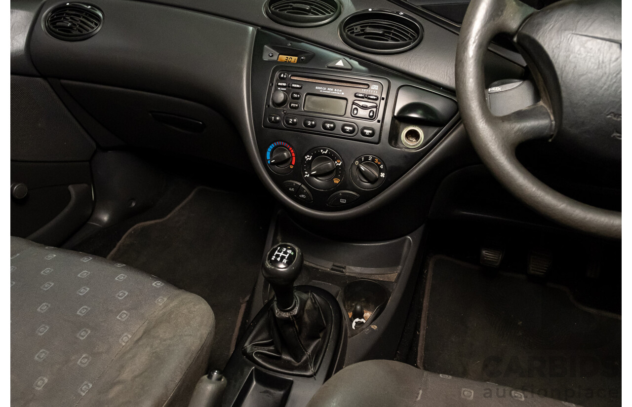 1/2004 Ford Focus SR LR 4d Sedan White 1.8L