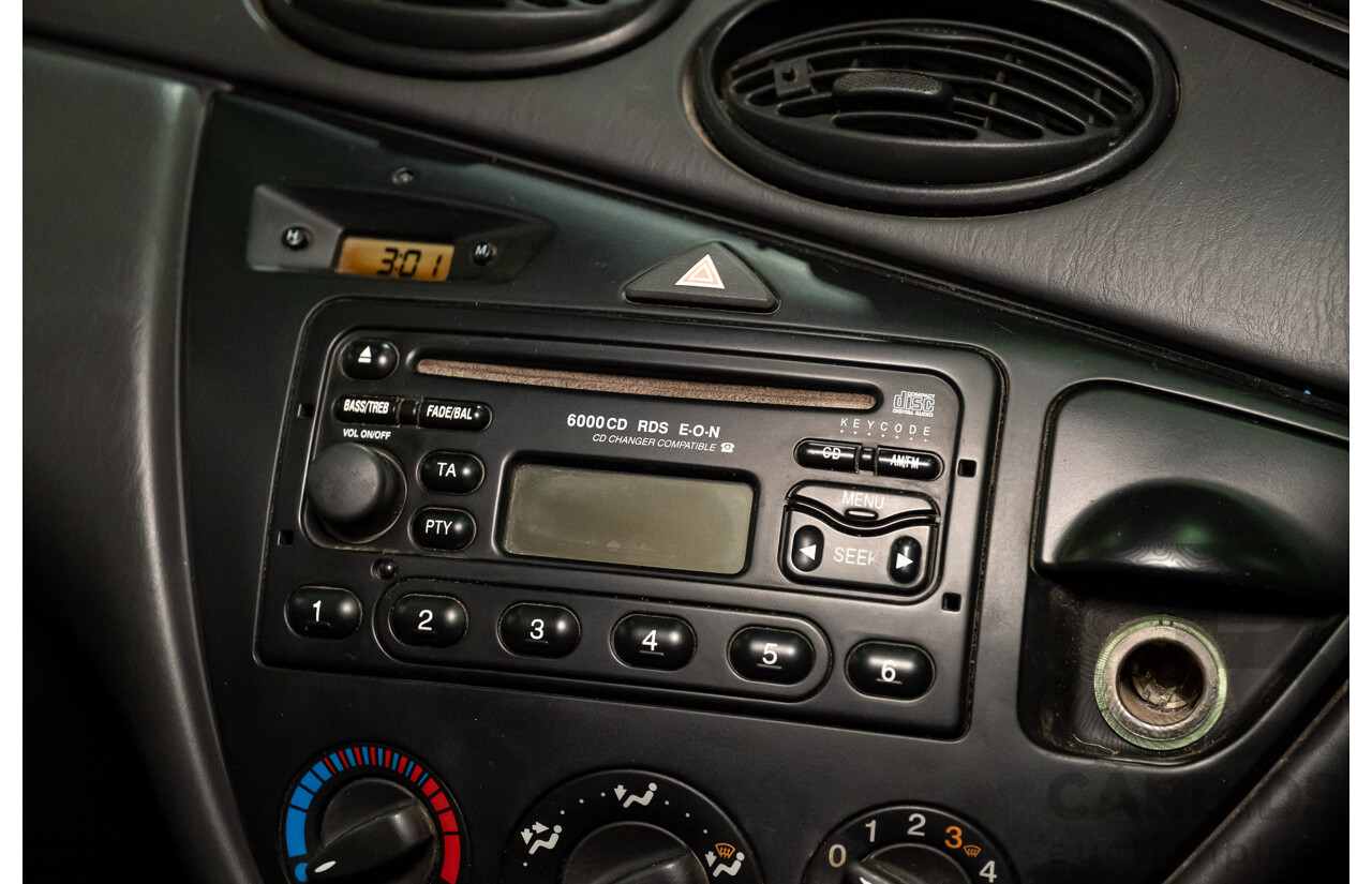 1/2004 Ford Focus SR LR 4d Sedan White 1.8L