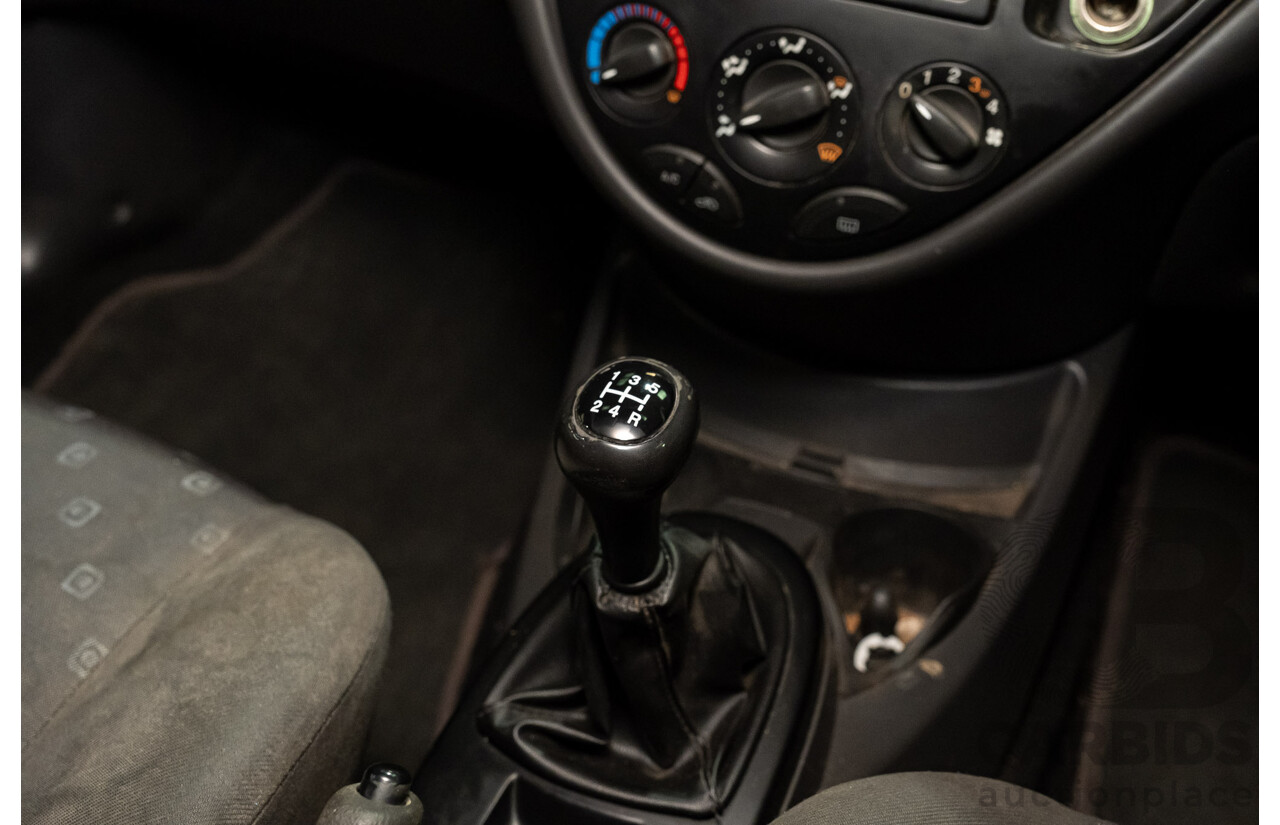 1/2004 Ford Focus SR LR 4d Sedan White 1.8L