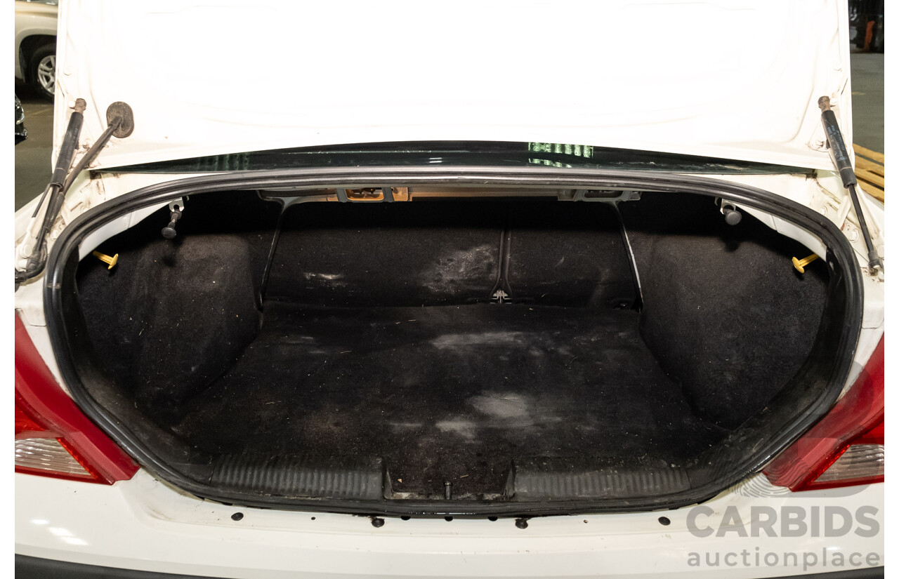 1/2004 Ford Focus SR LR 4d Sedan White 1.8L