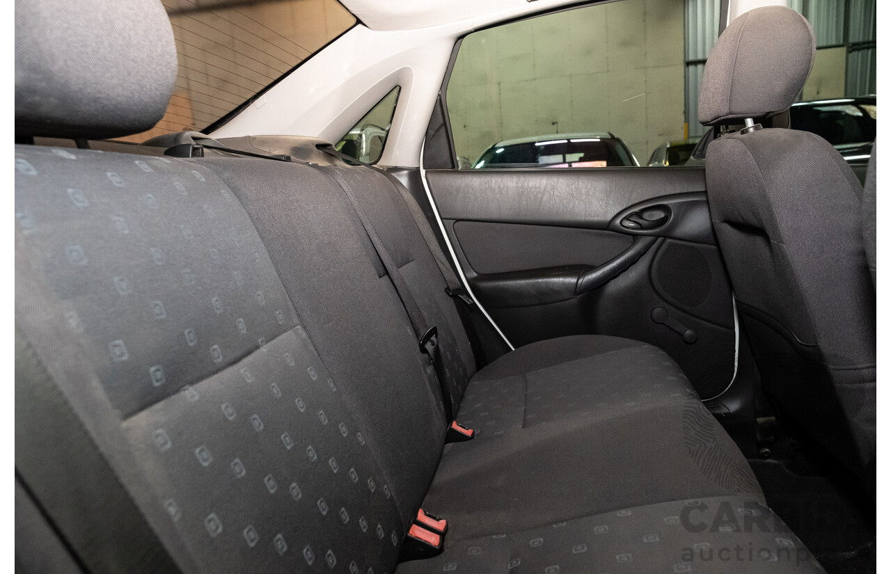 1/2004 Ford Focus SR LR 4d Sedan White 1.8L