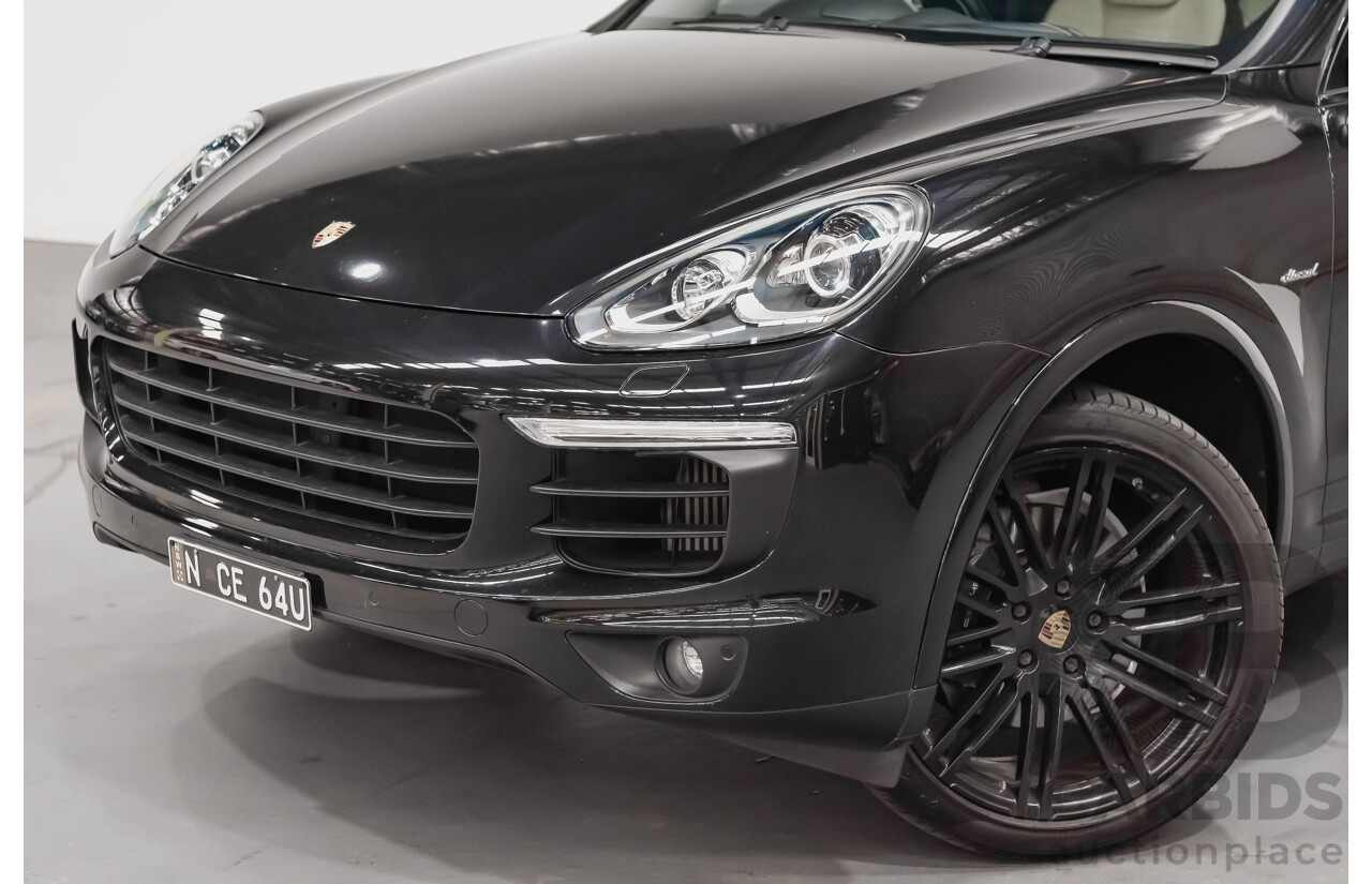 8/2016 Porsche Cayenne Diesel Platinum Edition Series 2 (AWD) 4d Wagon Metallic Black Turbo Diesel V6 3.0L