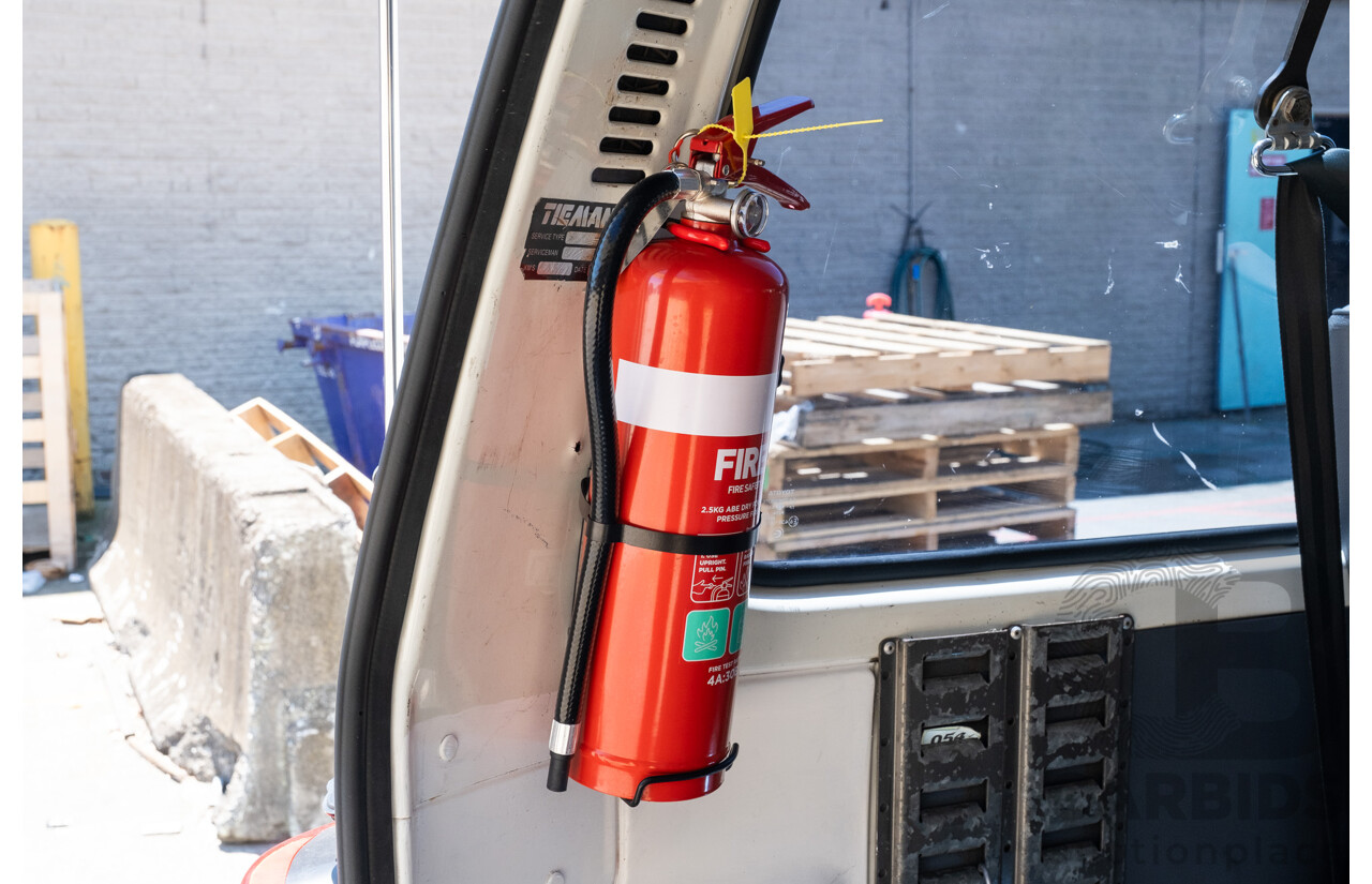 10/1997 Toyota Hiace Commuter RZH125 Bus White 2.4L - 11 Seater Bus