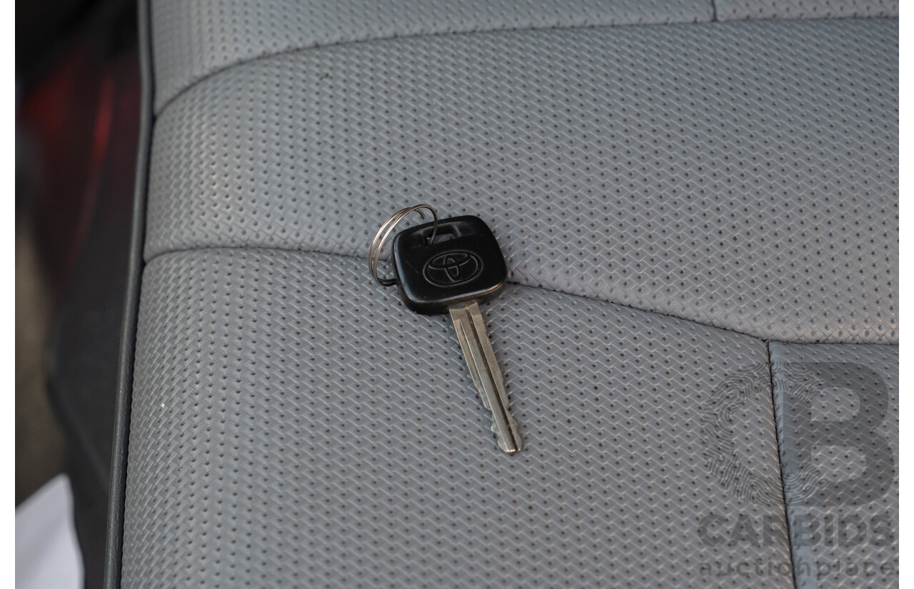 10/1997 Toyota Hiace Commuter RZH125 Bus White 2.4L - 11 Seater Bus