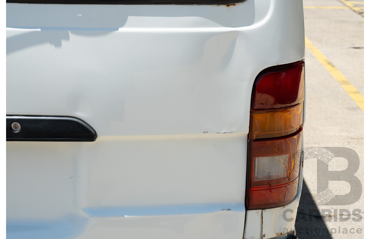 10/1997 Toyota Hiace Commuter RZH125 Bus White 2.4L - 11 Seater Bus