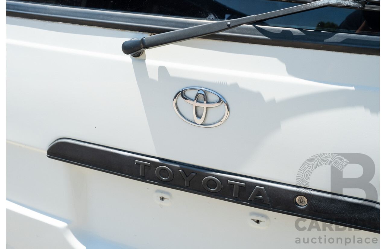 10/1997 Toyota Hiace Commuter RZH125 Bus White 2.4L - 11 Seater Bus