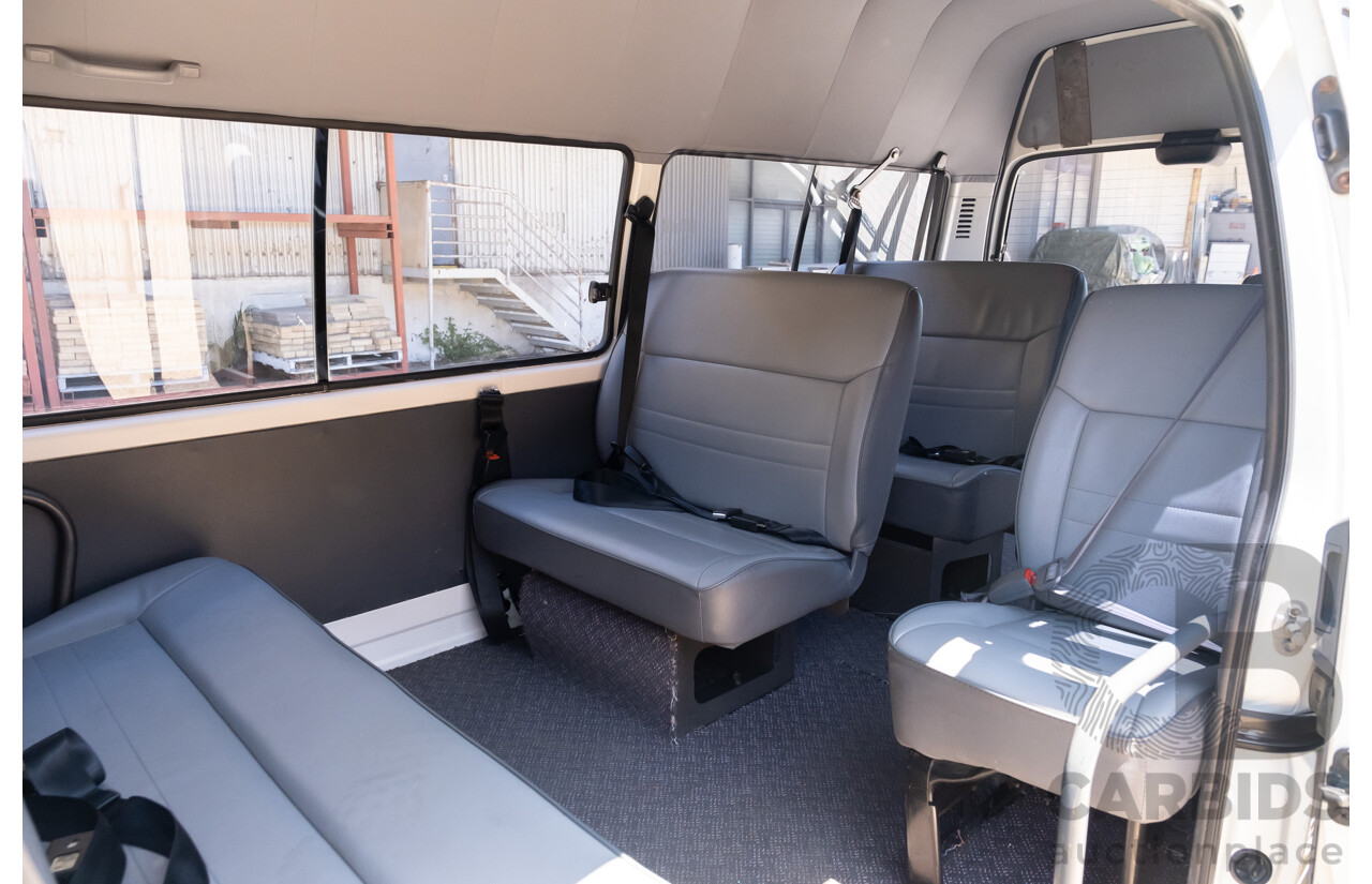 10/1997 Toyota Hiace Commuter RZH125 Bus White 2.4L - 11 Seater Bus