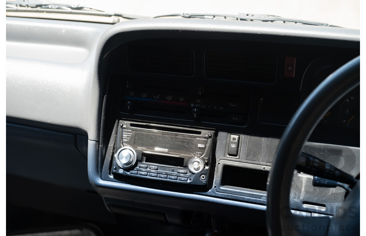 10/1997 Toyota Hiace Commuter RZH125 Bus White 2.4L - 11 Seater Bus