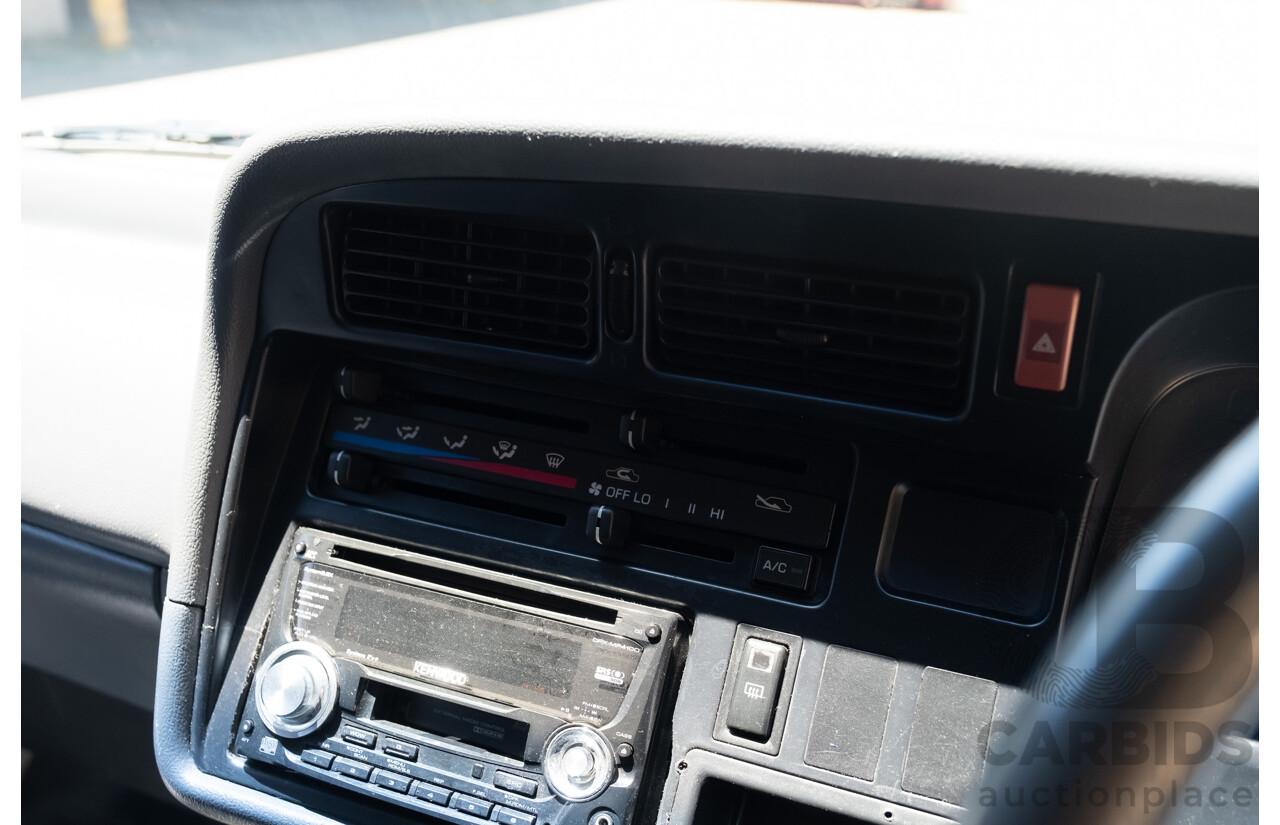 10/1997 Toyota Hiace Commuter RZH125 Bus White 2.4L - 11 Seater Bus