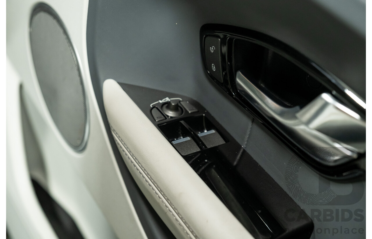 7/2013 Land Rover Range Rover Evoque Si4 (AWD) LV MY13 3d Coupe Fuji White Turbo 2.0L