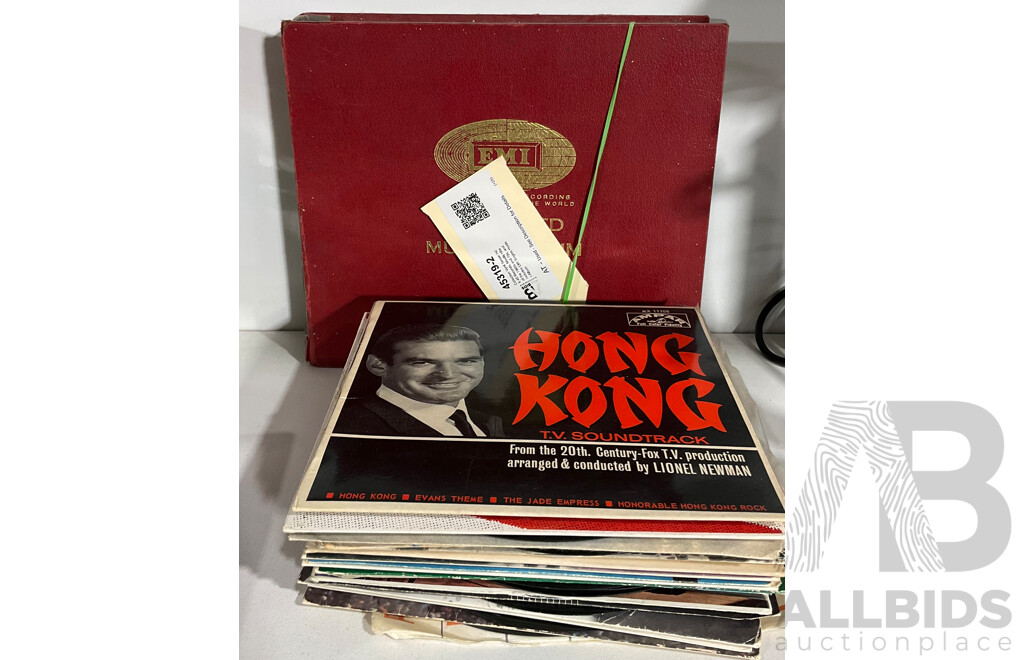 Collection Vynil Seven Inch 45 Records, Mostly Hits of the 1960s and 70s, and Includes EMI Singles Holder Album