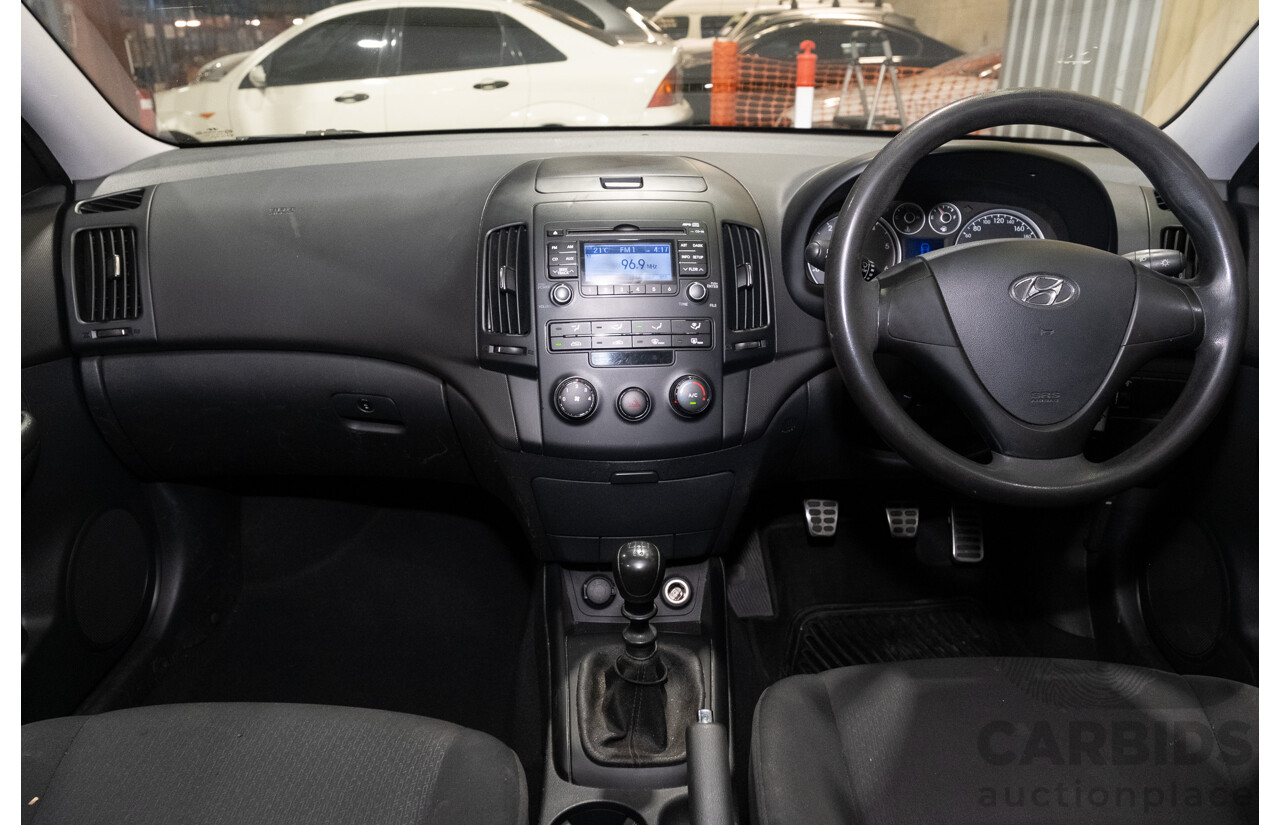 9/2008 Hyundai i30 SLX 1.6 CRDi FD 5d Hatchback Grey Turbo Diesel 1.6L