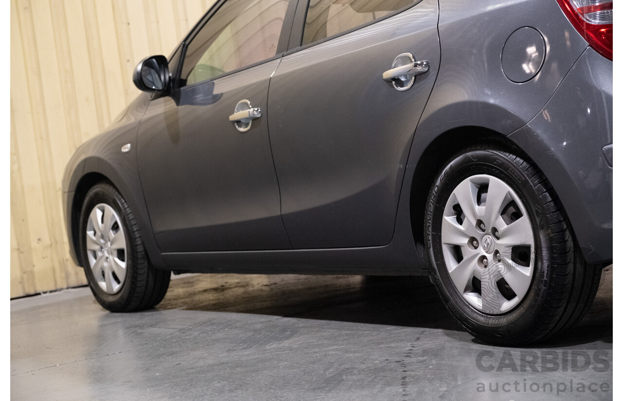 9/2008 Hyundai i30 SLX 1.6 CRDi FD 5d Hatchback Grey Turbo Diesel 1.6L