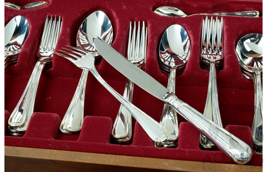 Rodd Heirloom Design Flatwear Set for Eight in Original Mahogany Veneer Canteen