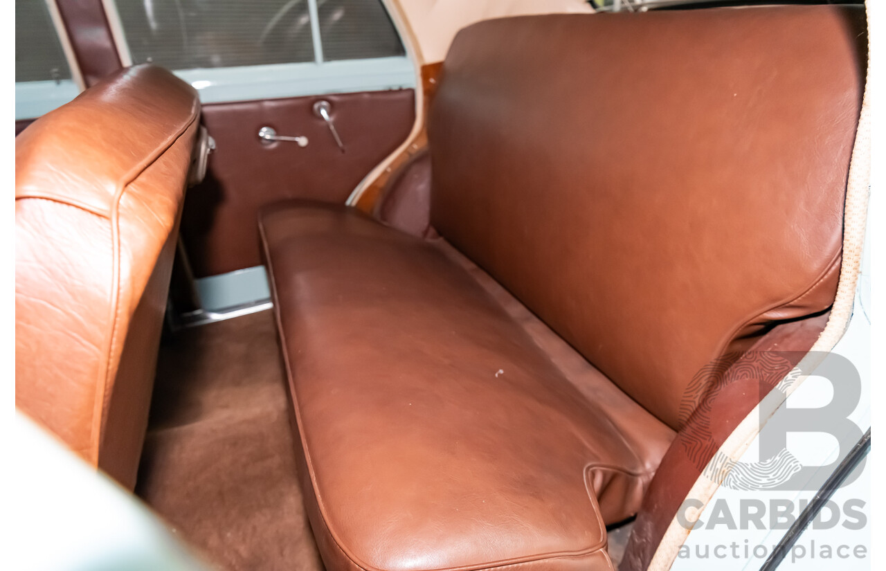 01/1951 Holden 48-215 FX Standard 4d Sedan Light Green 2.2L