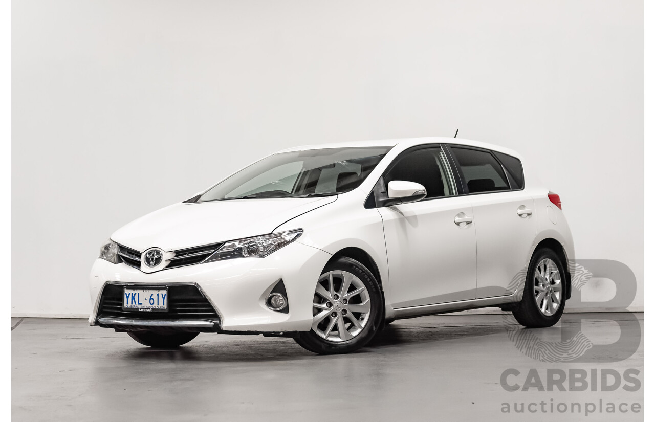 10/2014 Toyota Corolla Ascent Sport ZRE182R 5d Hatchback Glacier White 1.8L
