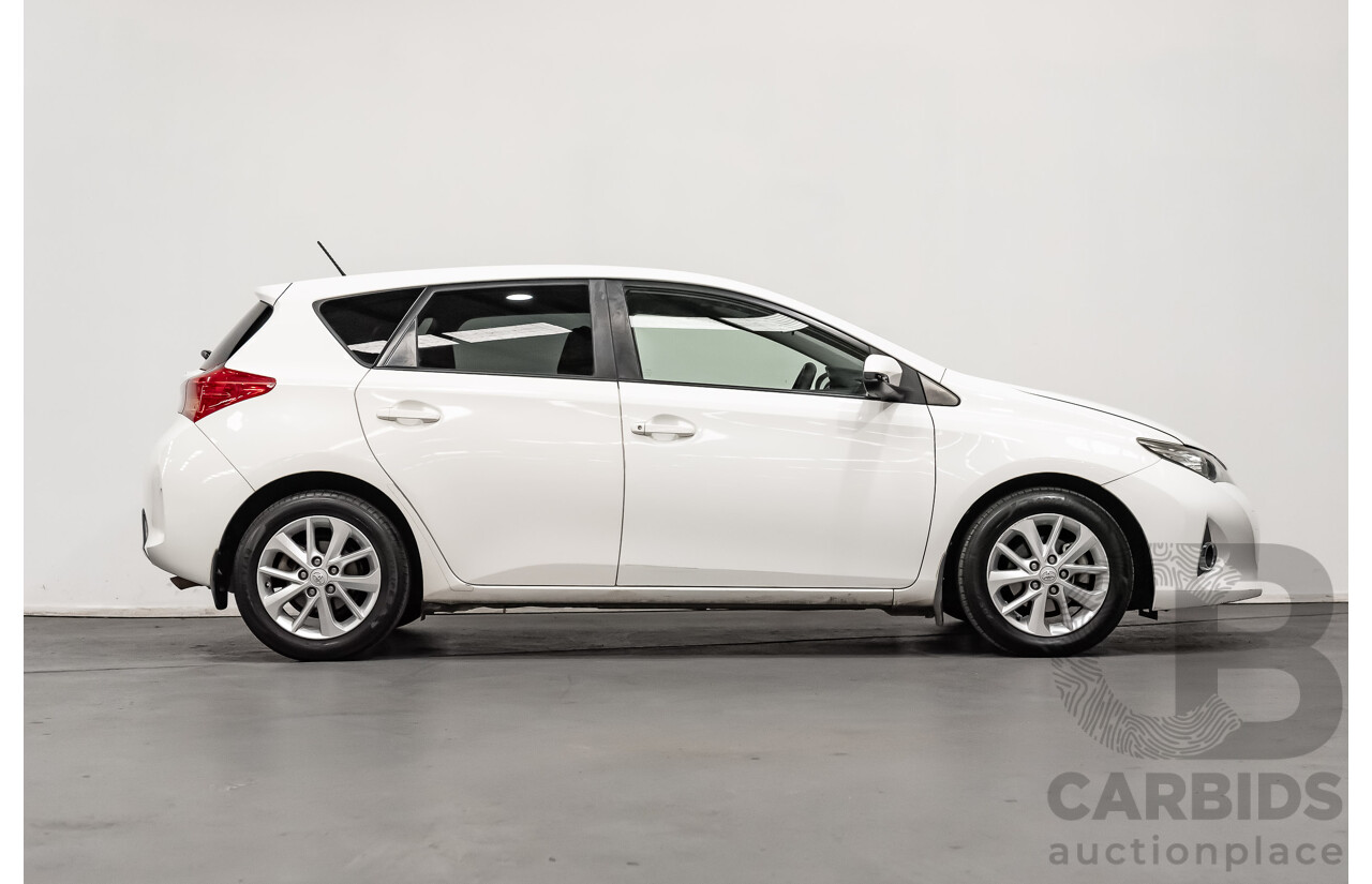 10/2014 Toyota Corolla Ascent Sport ZRE182R 5d Hatchback Glacier White 1.8L