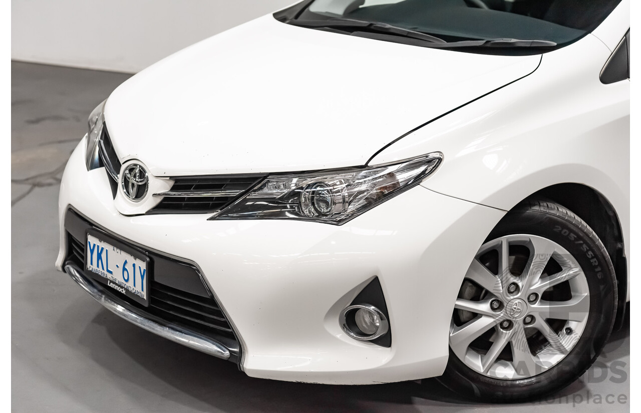 10/2014 Toyota Corolla Ascent Sport ZRE182R 5d Hatchback Glacier White 1.8L