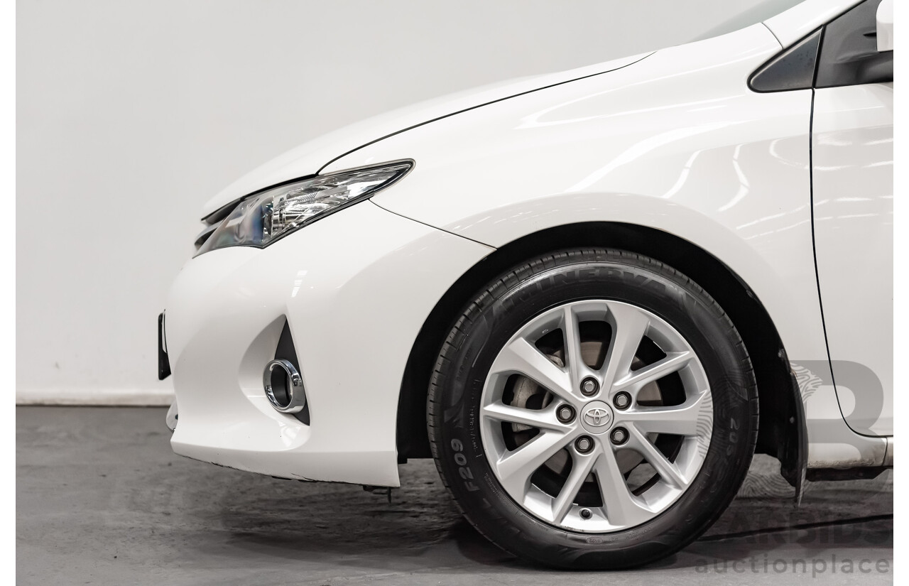 10/2014 Toyota Corolla Ascent Sport ZRE182R 5d Hatchback Glacier White 1.8L