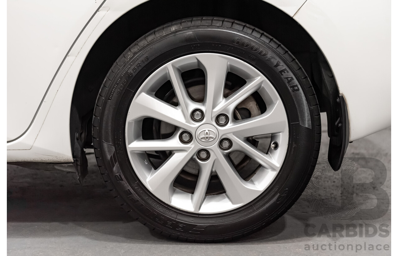 10/2014 Toyota Corolla Ascent Sport ZRE182R 5d Hatchback Glacier White 1.8L