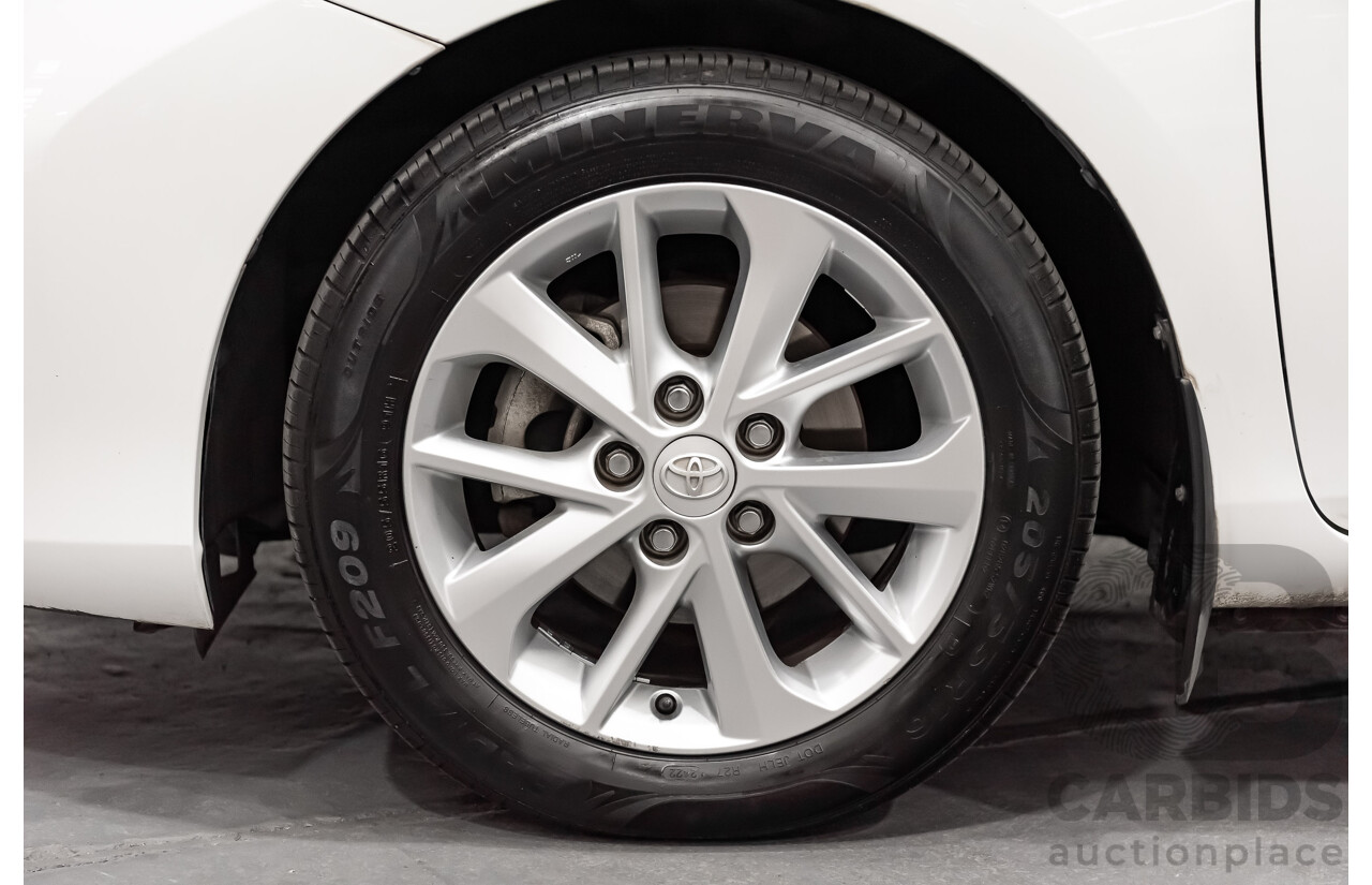 10/2014 Toyota Corolla Ascent Sport ZRE182R 5d Hatchback Glacier White 1.8L