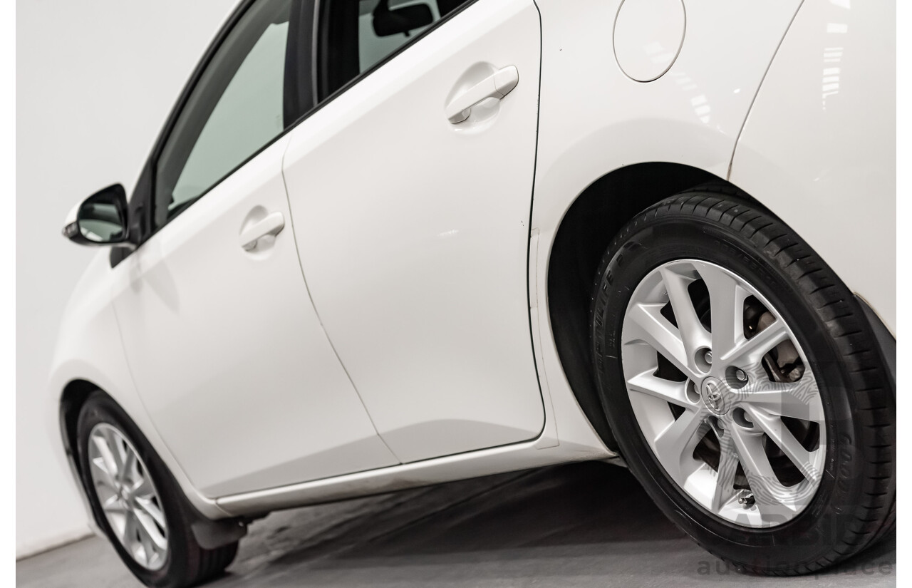 10/2014 Toyota Corolla Ascent Sport ZRE182R 5d Hatchback Glacier White 1.8L