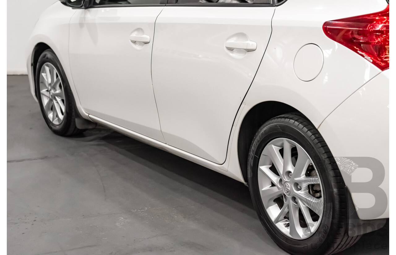 10/2014 Toyota Corolla Ascent Sport ZRE182R 5d Hatchback Glacier White 1.8L